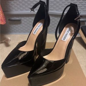 Steve Madden black patent platform heels. Brand new. Never worn. 5 inch heels